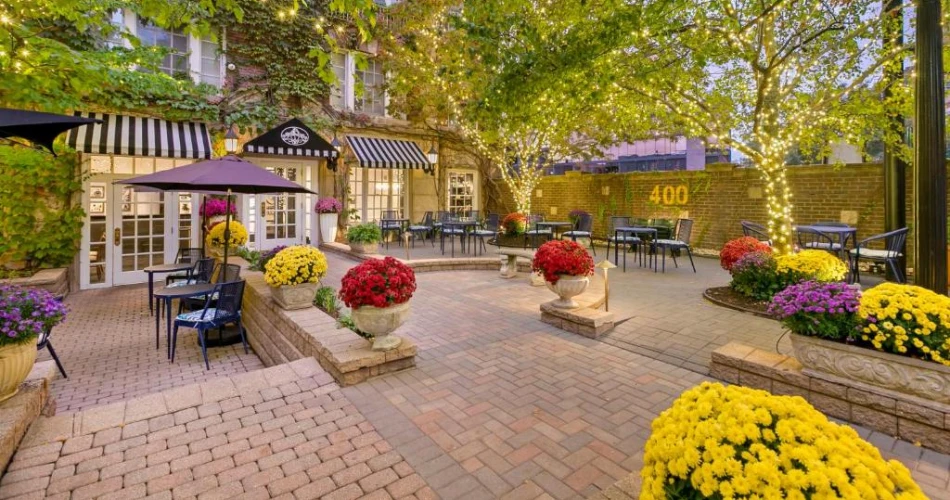 Best Hotels Near Wrigley Field, Chicago: A Stay Worth Remembering

