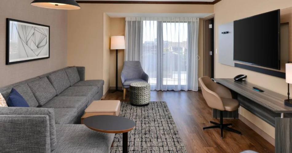 Top Hotels Around Wrigley Field, Chicago: The Best Stays for Cubs Fans and Visitors