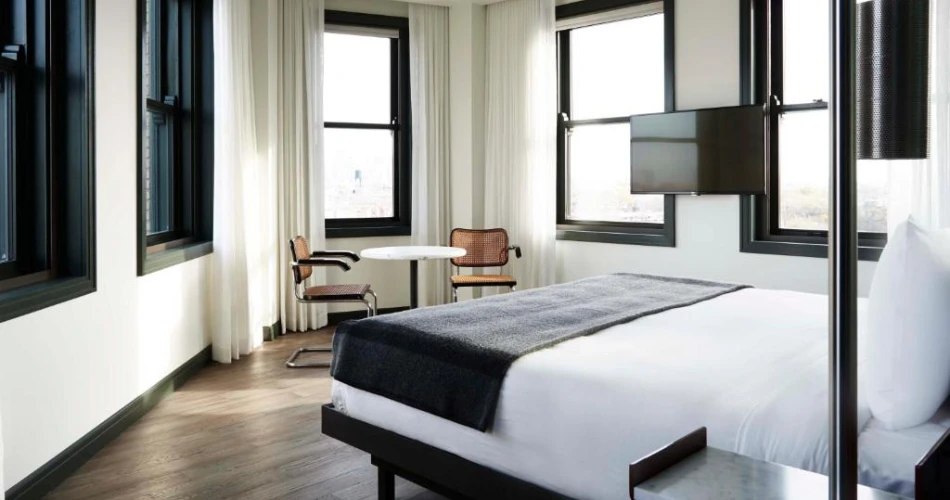 Top Hotels Around Wrigley Field, Chicago: The Best Stays for Cubs Fans and Visitors