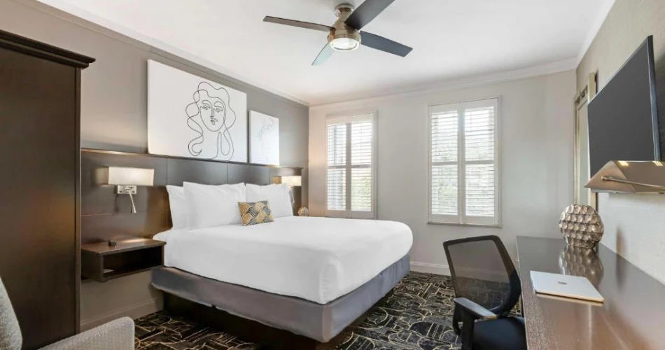 Top Hotels Around Wrigley Field, Chicago: The Best Stays for Cubs Fans and Visitors