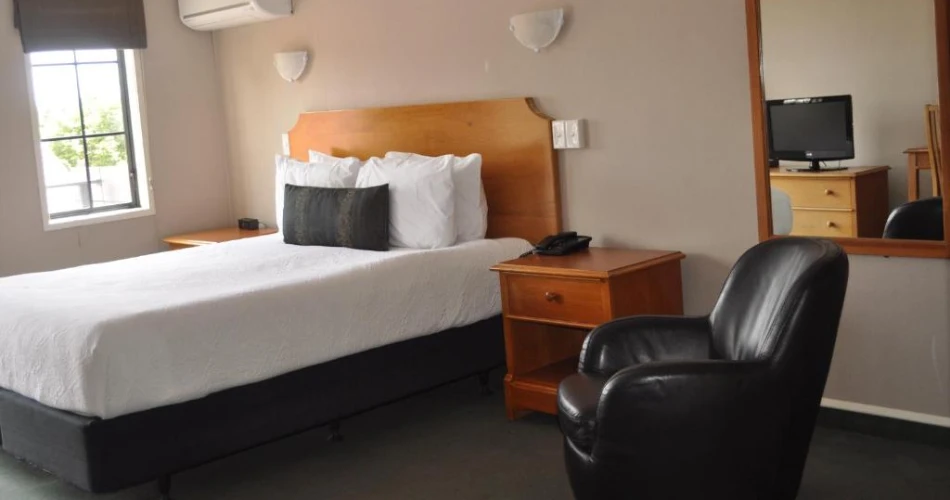 Top Hotels Around Wrigley Field, Chicago: The Best Stays for Cubs Fans and Visitors