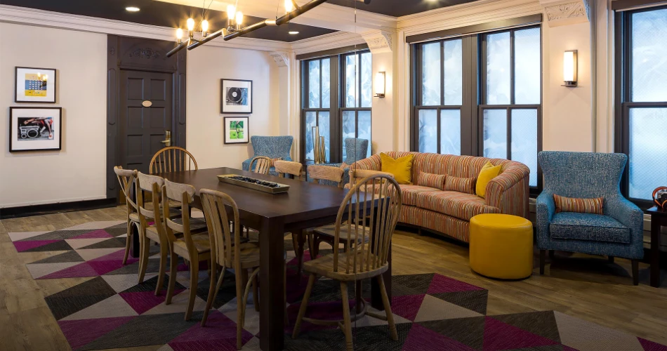 Where Comfort Meets Convenience: Top Places to Stay Near Wrigley Field